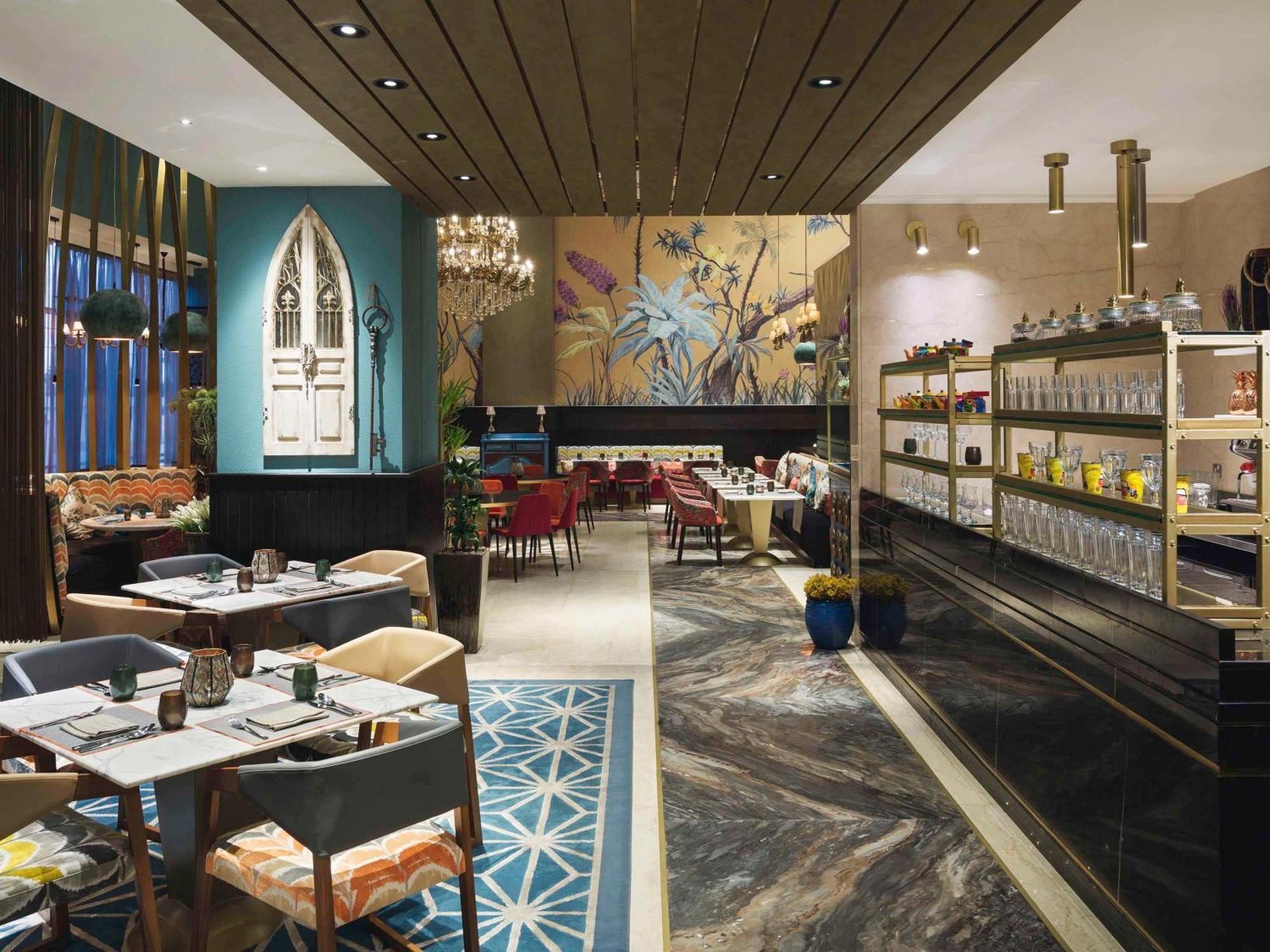 Moevenpick Hotel Tahlia Jeddah Exterior photo The restaurant