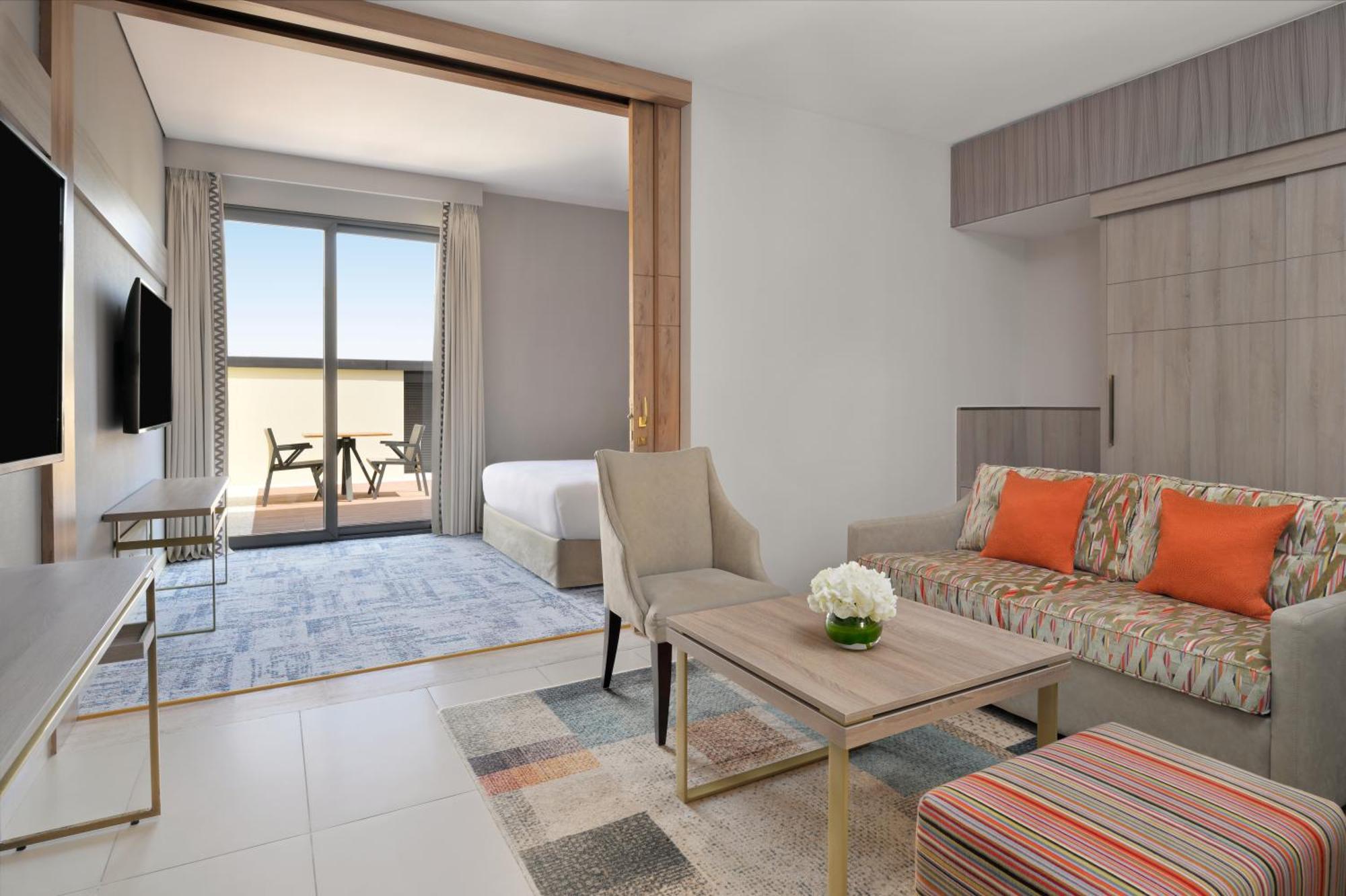 Moevenpick Hotel Tahlia Jeddah Exterior photo A suite at the hotel
