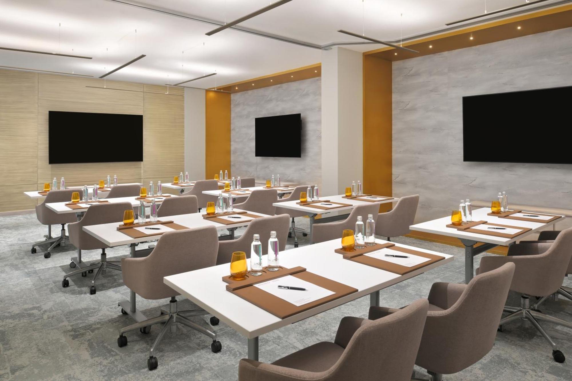 Moevenpick Hotel Tahlia Jeddah Exterior photo Meeting room