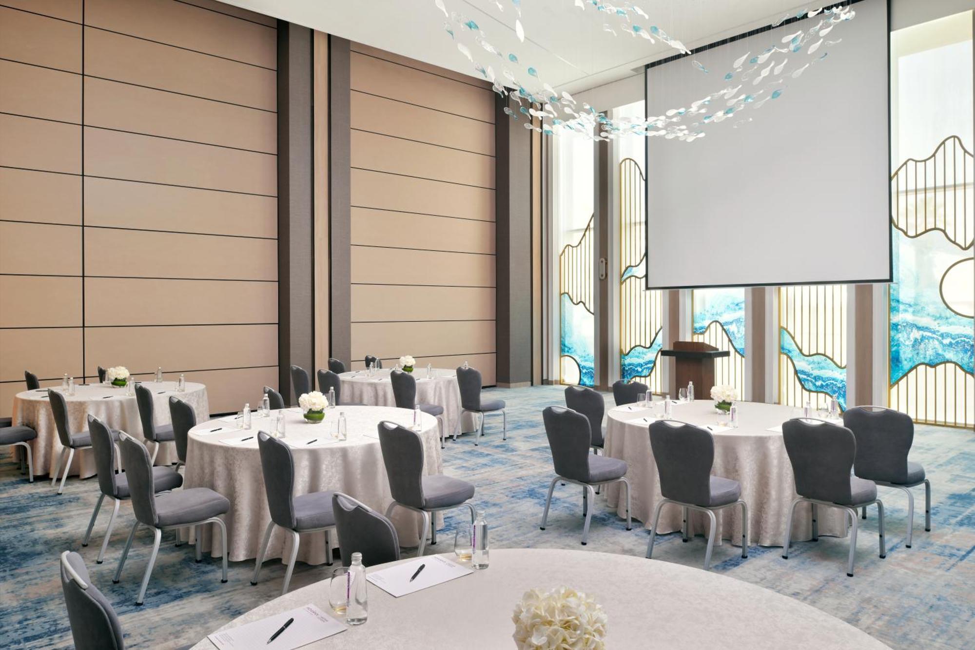 Moevenpick Hotel Tahlia Jeddah Exterior photo The meeting room