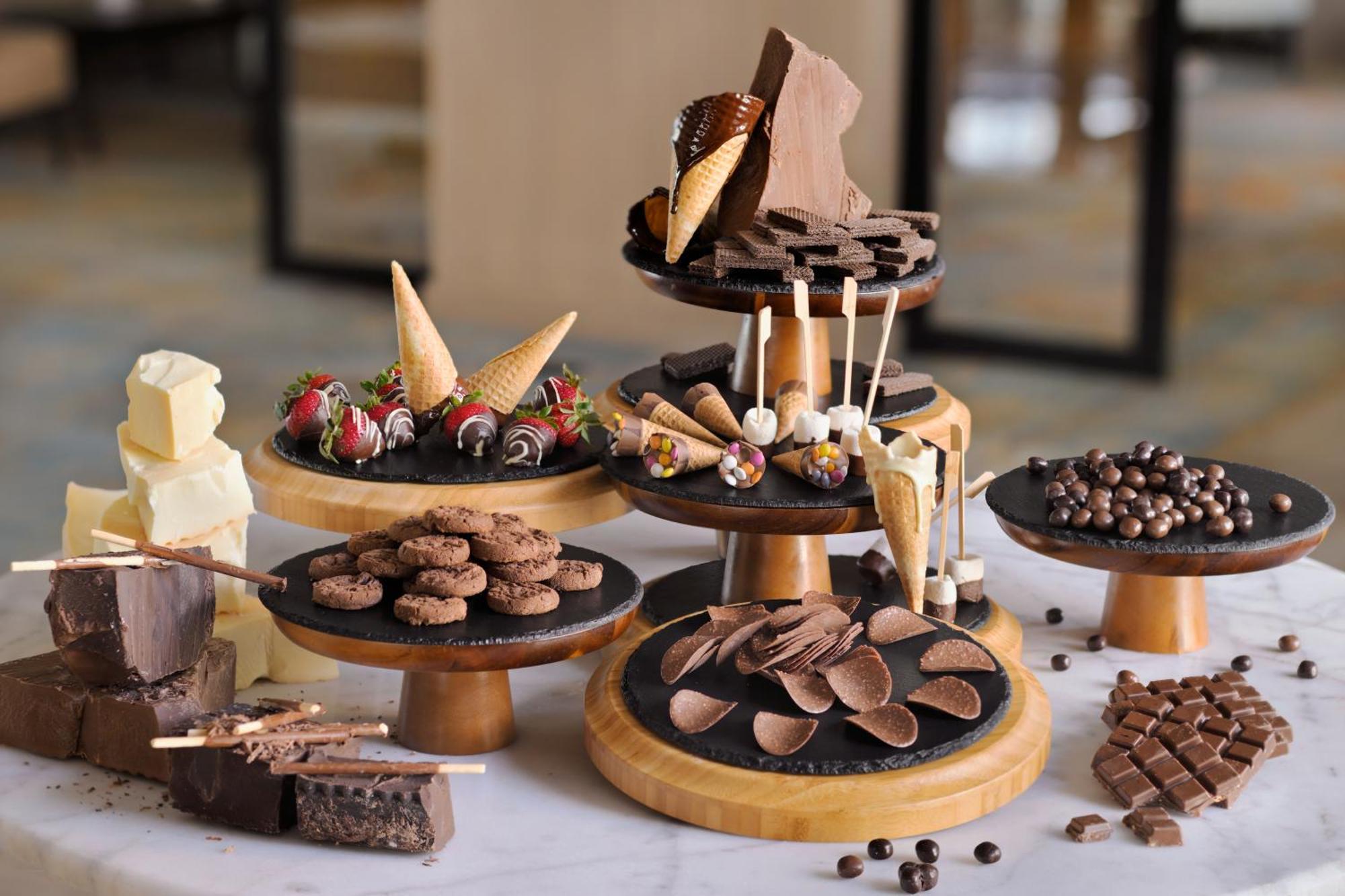 Moevenpick Hotel Tahlia Jeddah Exterior photo Chocolate fountain