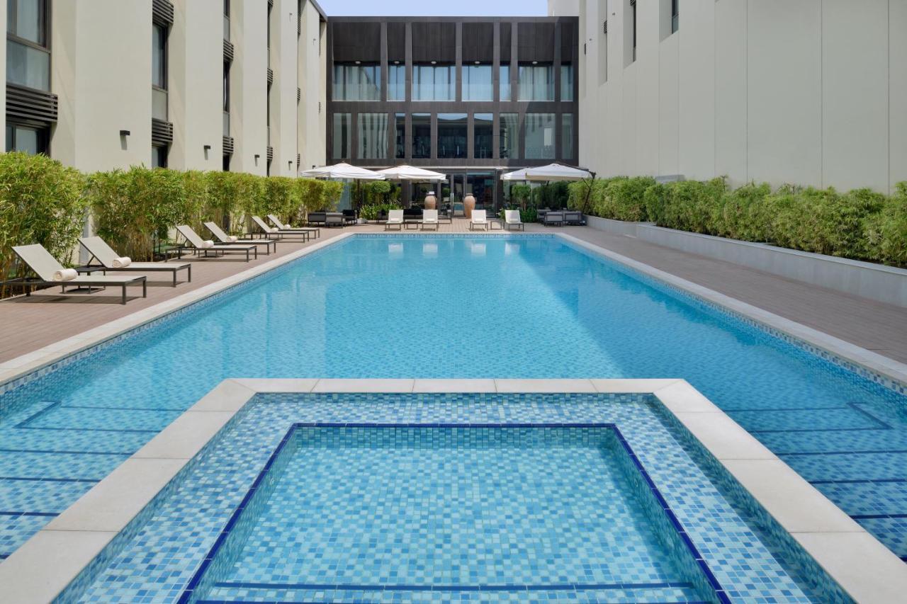 Moevenpick Hotel Tahlia Jeddah Exterior photo The swimming pool at the hotel