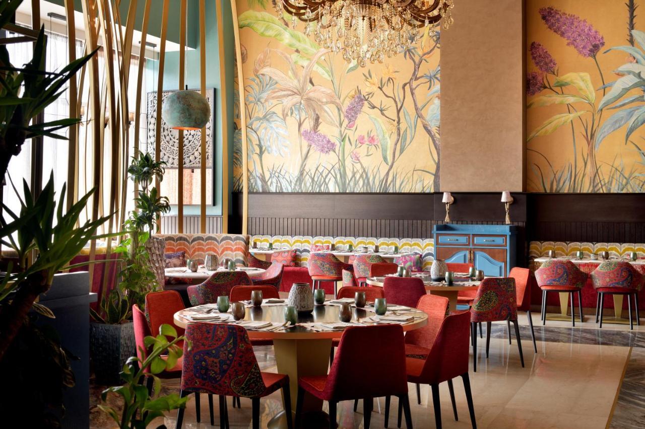 Moevenpick Hotel Tahlia Jeddah Exterior photo Interior of a restaurant in Dubai