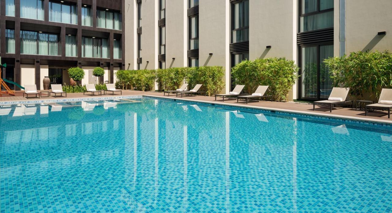 Moevenpick Hotel Tahlia Jeddah Exterior photo Swimming pool